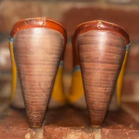 BCBG Vintage Western Pointed Toe Wedge Mules Mustard Turquoise Brown Studded 8.5 - Picture 8 of 16